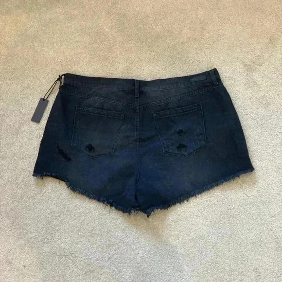 New with tags BlankNYC black ripped jean shorts in size 22W - Picture 2 of 5
